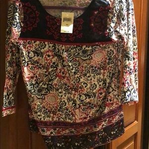 Quarter sleeve top